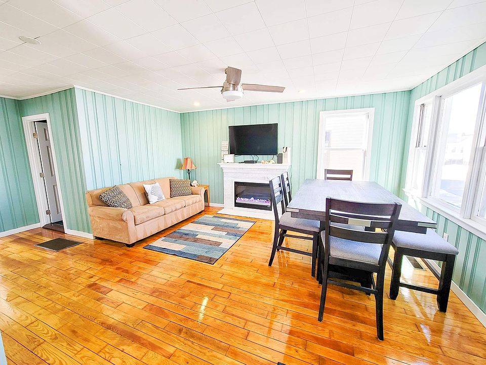 7 Tuttle Ave Hampton NH Zillow