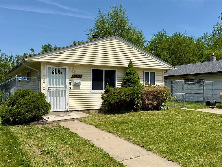 26742 Penn St — Photo 1