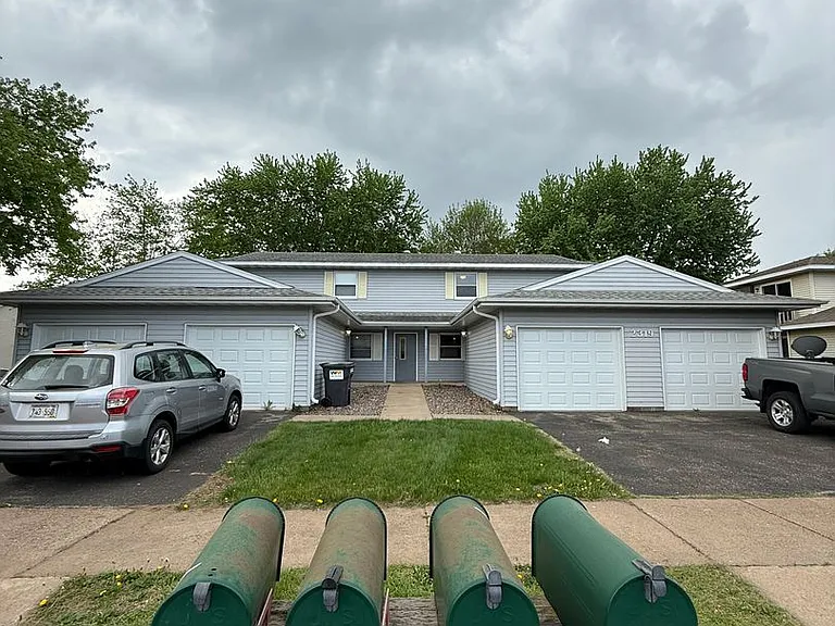 2319 Meadow Ln — Photo 1