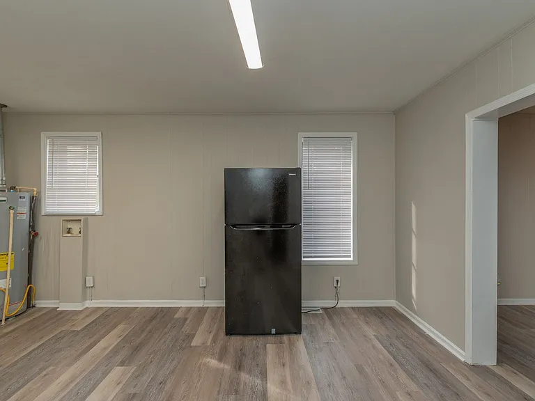 102 Curry St — Photo 17