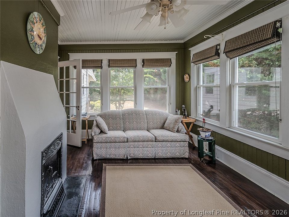 19th image of 212 E 3rd Ave