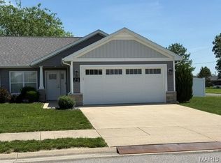 5 Willow Ln #A, Highland, IL 62249