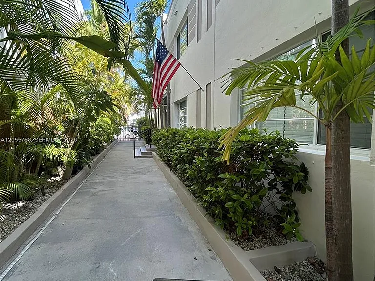 345 Collins Ave #4 — Photo 3