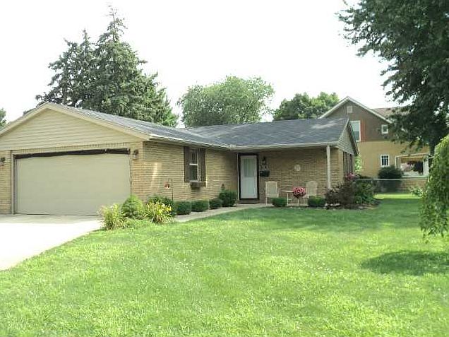 1st image of 100 Pinewood Ct