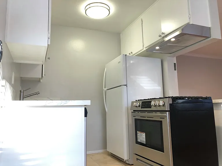 120 Roswell Ave #9 — Photo 12