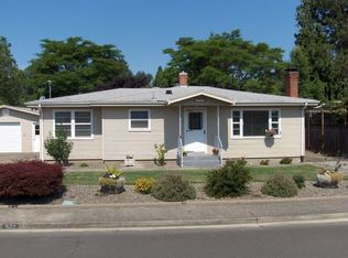 522 W Hazel St, Roseburg, OR 97471