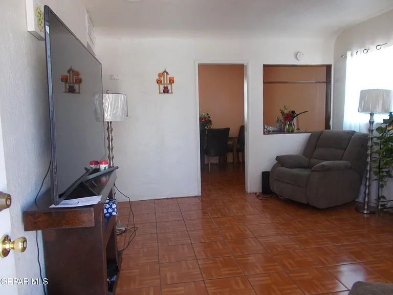 7724 Mustang Ave — Photo 3