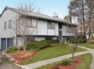 99 Dusk Dr, New Rochelle, NY 10804