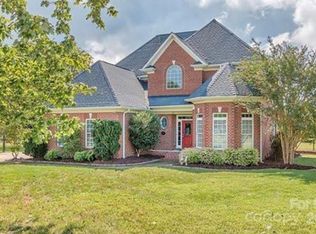 9721 Arlington Oaks Dr, Charlotte, NC 28227