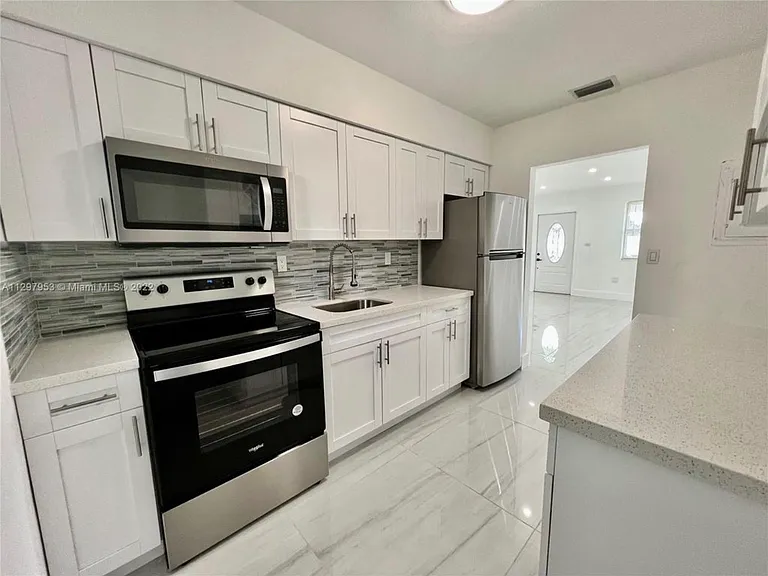 917 NW 103rd St #917 — Photo 7