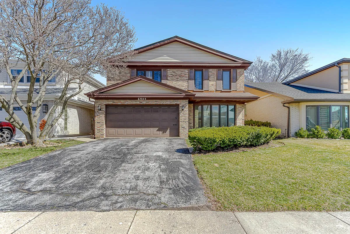 6903 Lorel Ave photo 1