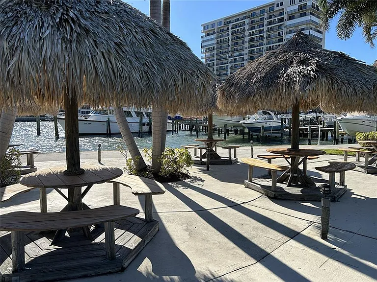 7625 Sun Island Dr S #108 — Photo 47