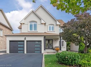 7123 White Pine Ct, Mississauga, ON L5W 1W6