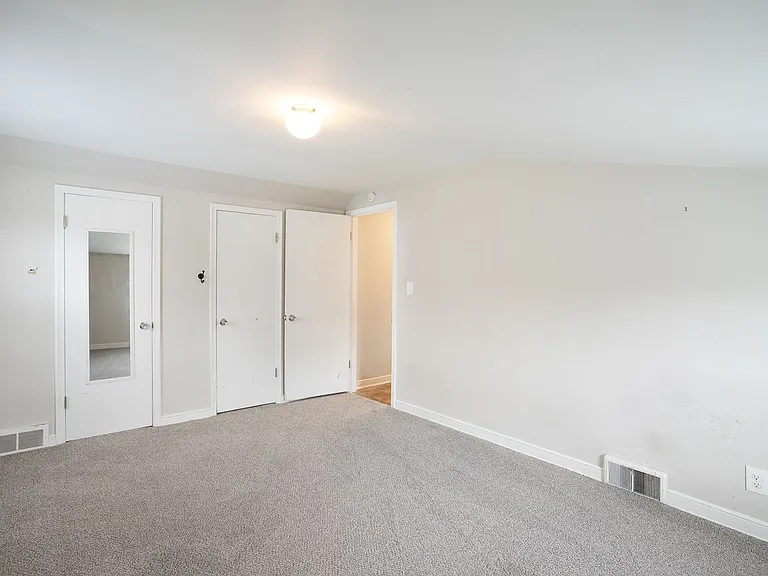 1270 Hubbard Ave — Photo 9