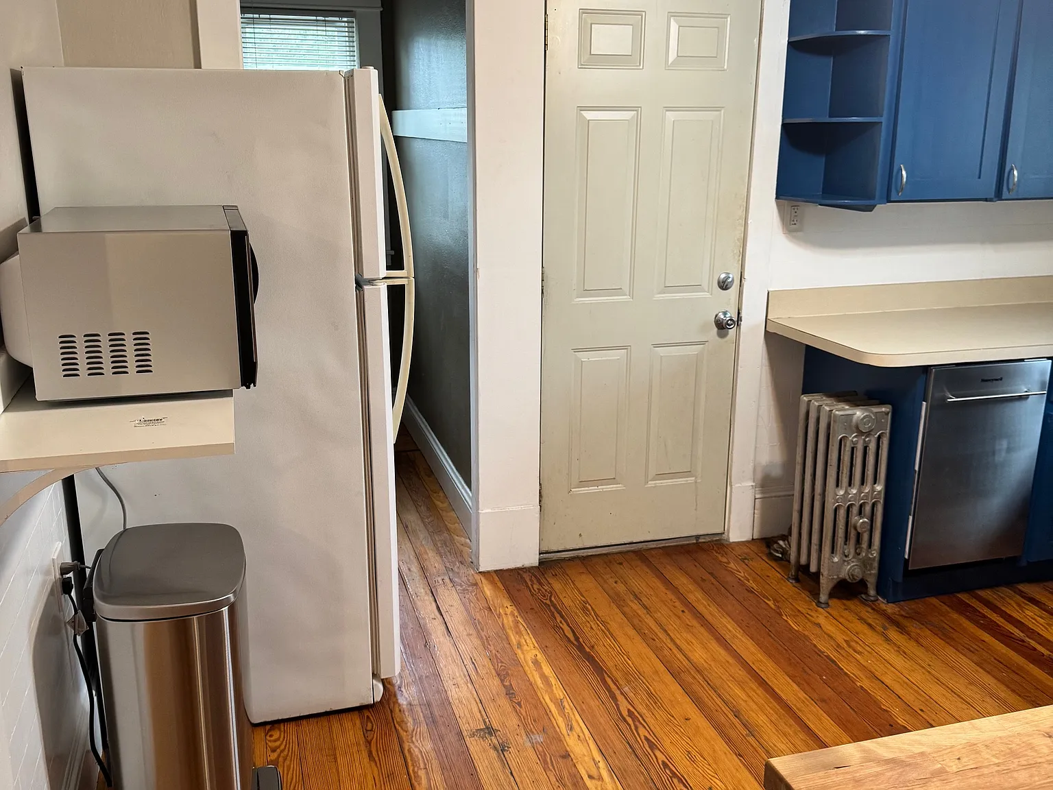 3 bed, 1200 sqft, $2,200 — Photo 3