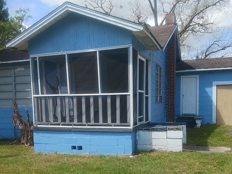 SCREENED PORCH