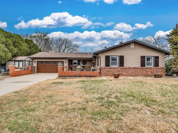 201 W Sunflower Ave, Augusta, KS 67010