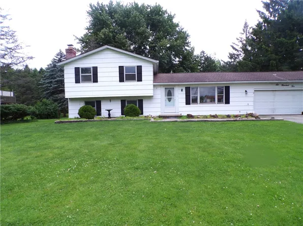 602 Drake Rd, Hamlin, NY 14464