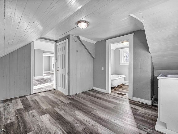 4th image of 3124 W 11th Pl