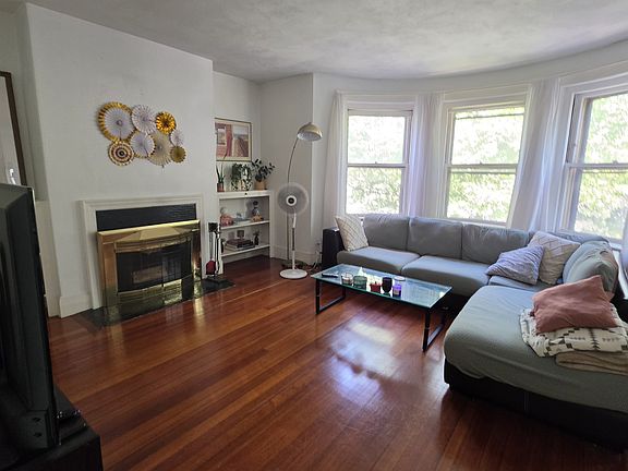 3rd image of 184 Naples Rd #7