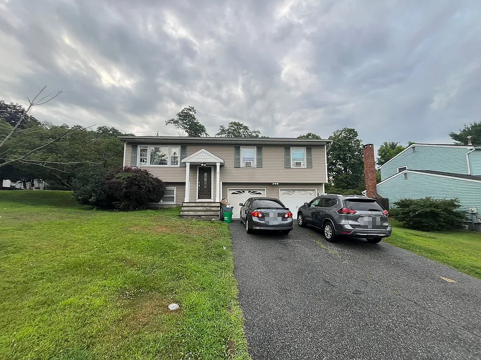 1 Pearsall Dr