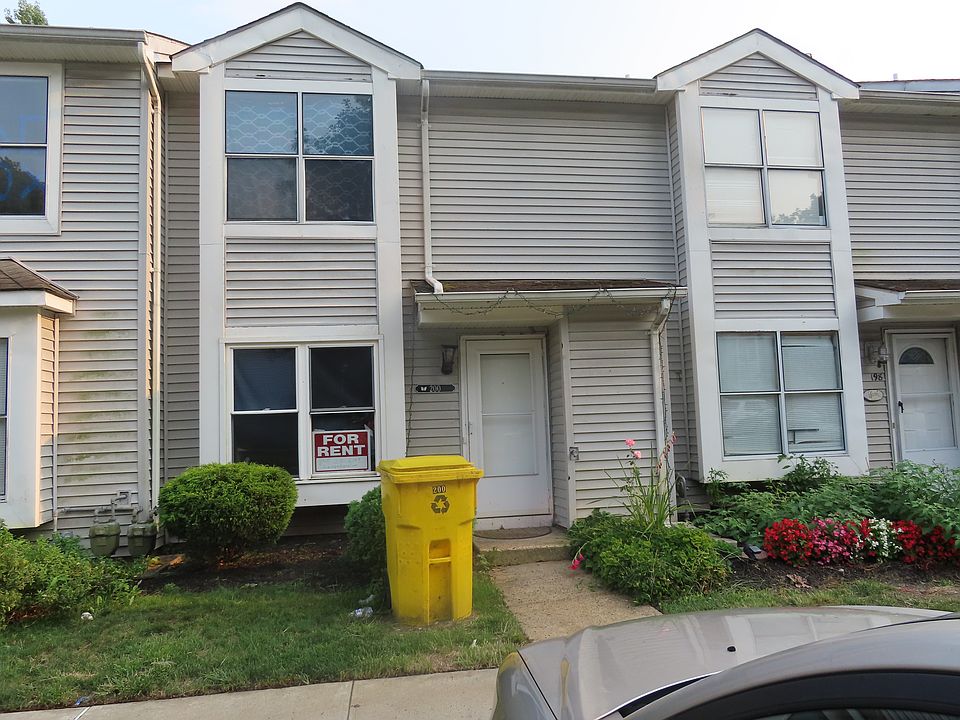 1st image of 200 Woodlake Manor Dr