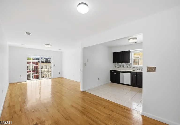 20 Wakeman Ave — Photo 5