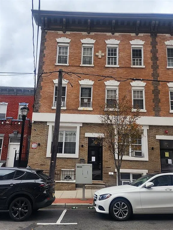 2 bed, 1.0 bath, $2,100 — Photo 1