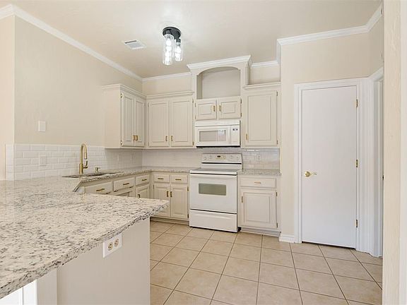 5th image of 20 SW 92nd Pl