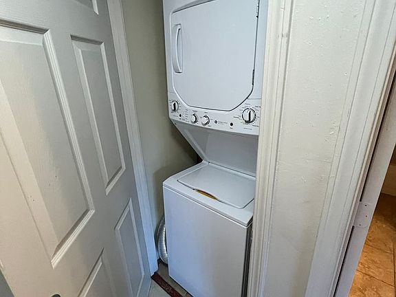 4th image of 902 Park Ln