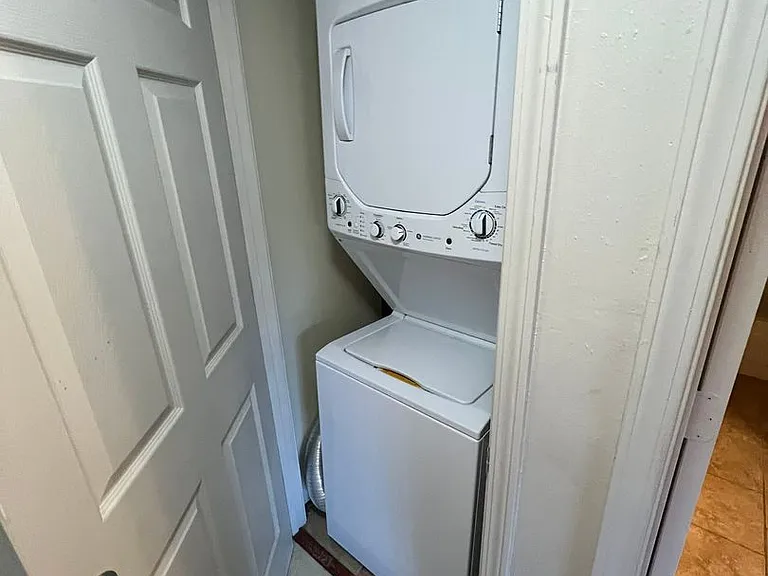 902 Park Ln — Photo 8