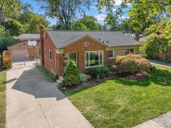 9950 Henry Ruff Rd, Livonia, MI 48150