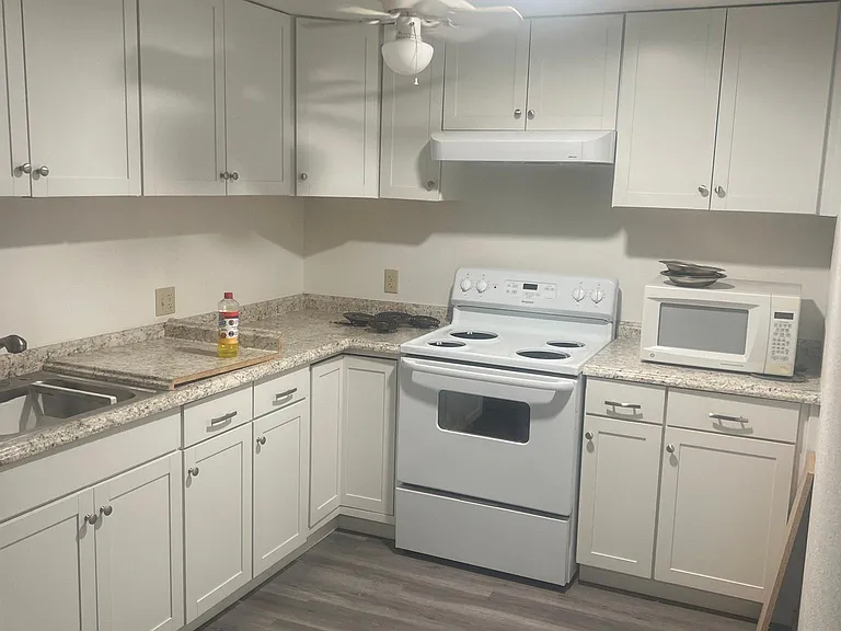 247 B St #1/2 — Photo 5