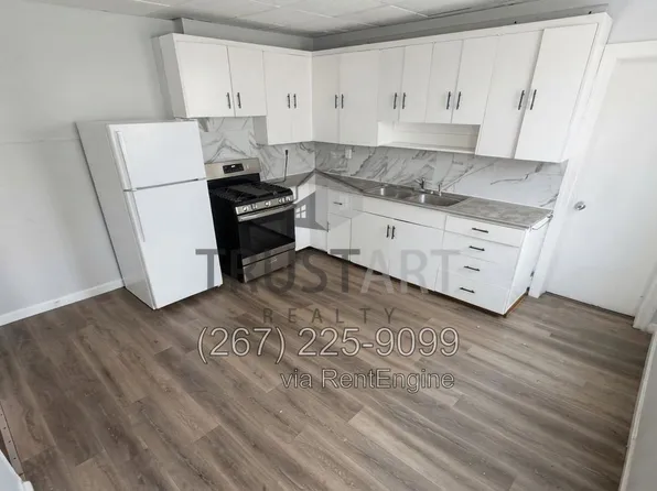 6650 Vandike St, Philadelphia, PA 19135