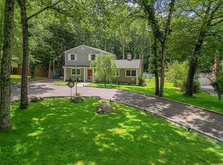 12 Pond Ln, Ridge, NY 11961
