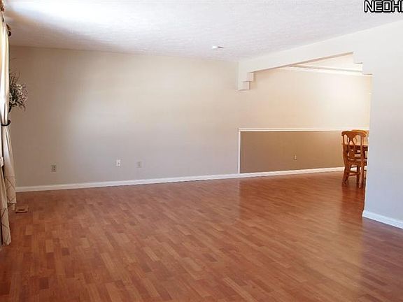 4th image of 560 Berkshire Dr