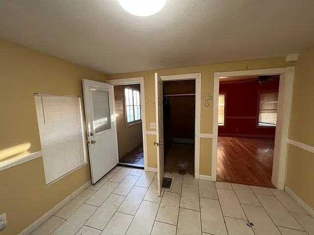 204 Seneca St — Photo 1