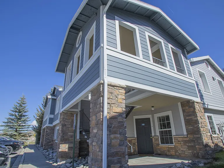 Blue River Apartments — Photo 17