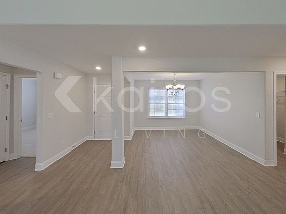 3rd image of 118 Amber Mill Cir