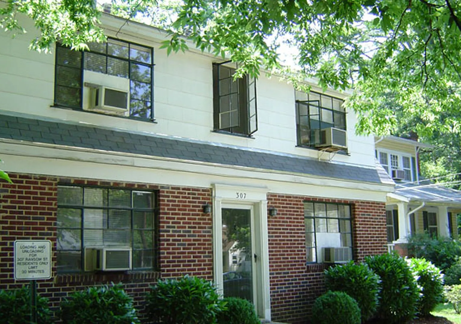 1BR Apartment at 307 Ransom Walk to Class or Downtown — Photo 1