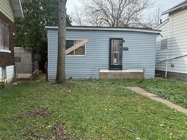 1679 Highland Ave, Windsor, ON N8X 3R9