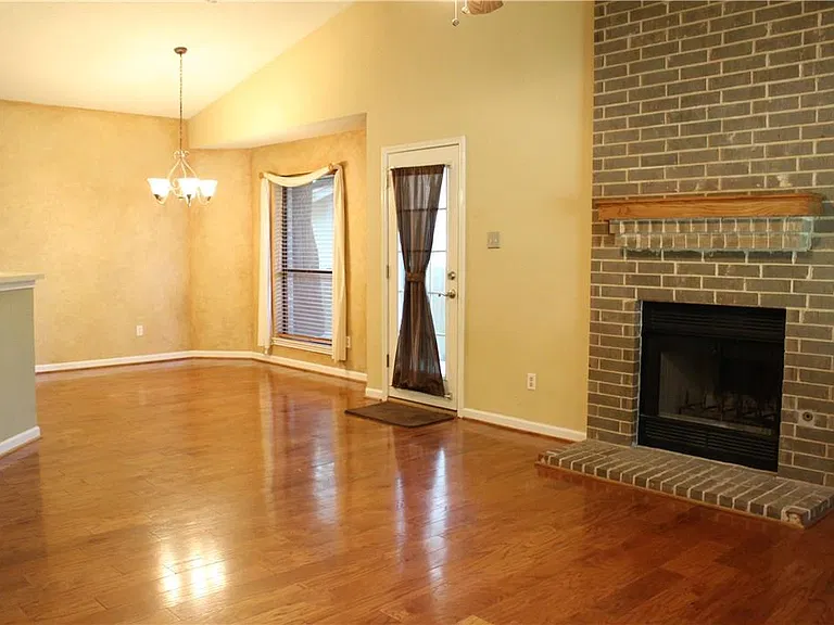7422 Dallas Dr — Photo 3