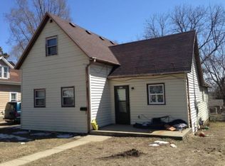 822 E Cook St, Portage, WI 53901