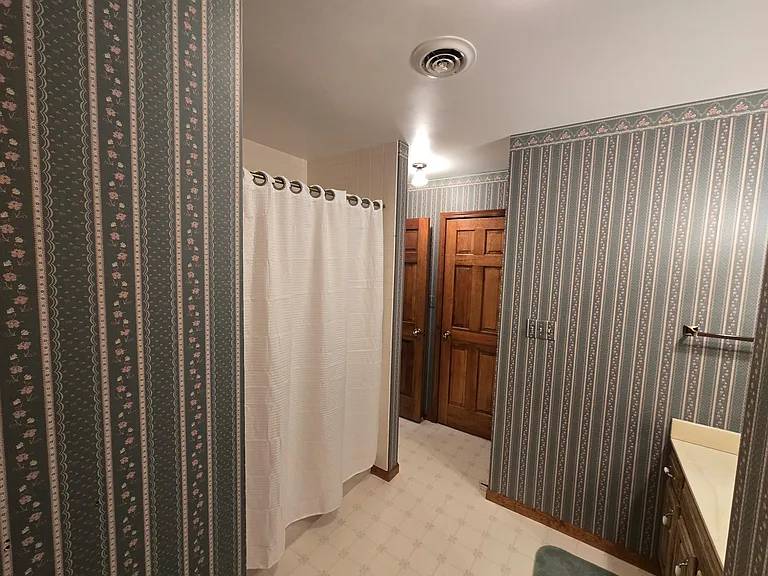 Upstairs shared bathroom