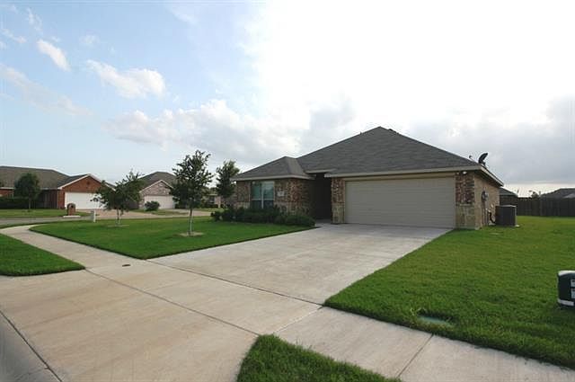 1st image of 201 Commonwealth Cir