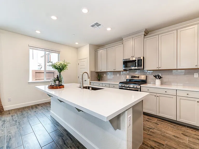 4025 Trinity Alps Way — Photo 14