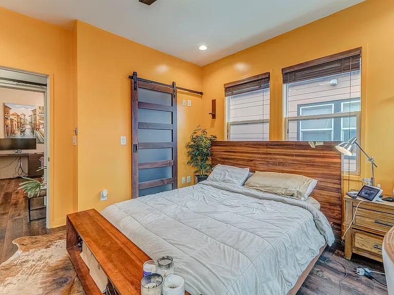 225 Crumley St SW — Photo 35