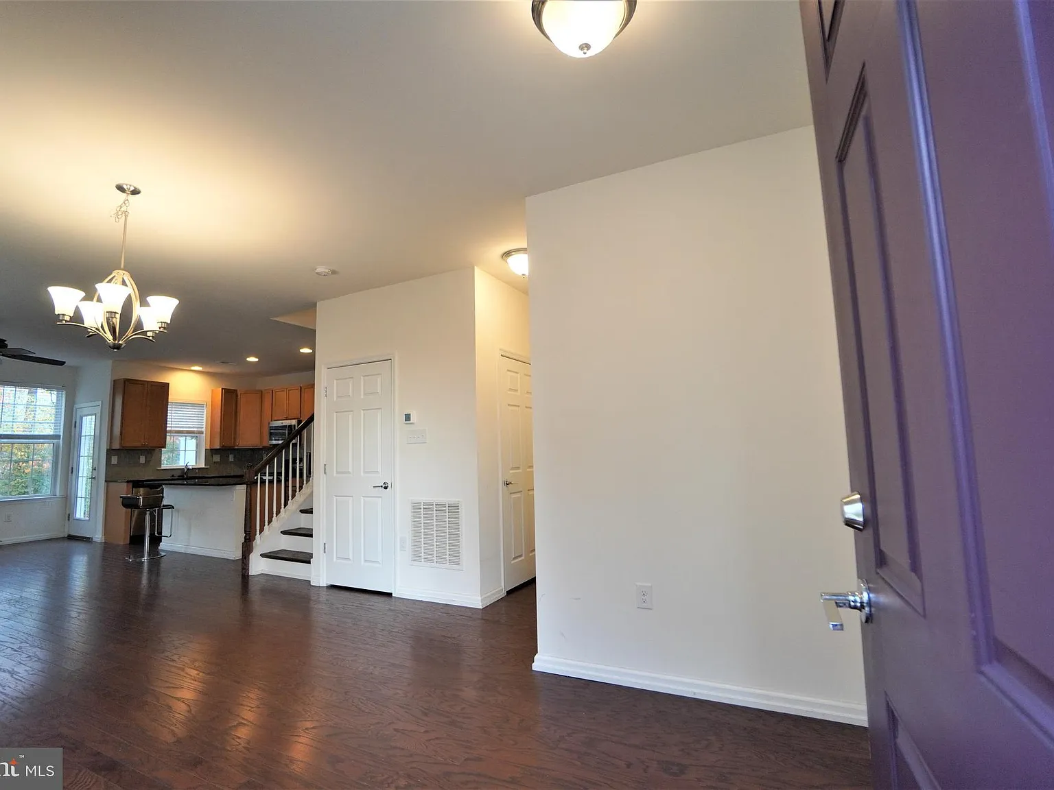 4 bed, 2.5 bath, 2076 sqft, $3,200 — Photo 4