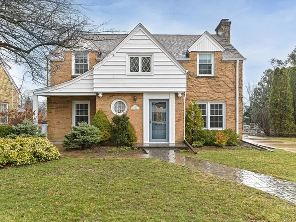 3027 Ruby AVENUE, Racine, WI 53402