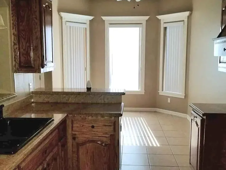 703 Dalobo Blvd — Photo 8